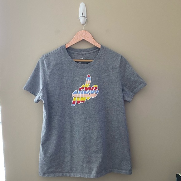 Women’s The Nike Tee Gray Stripe Logo Short Sleeve Top Size XL - Picture 2 of 5